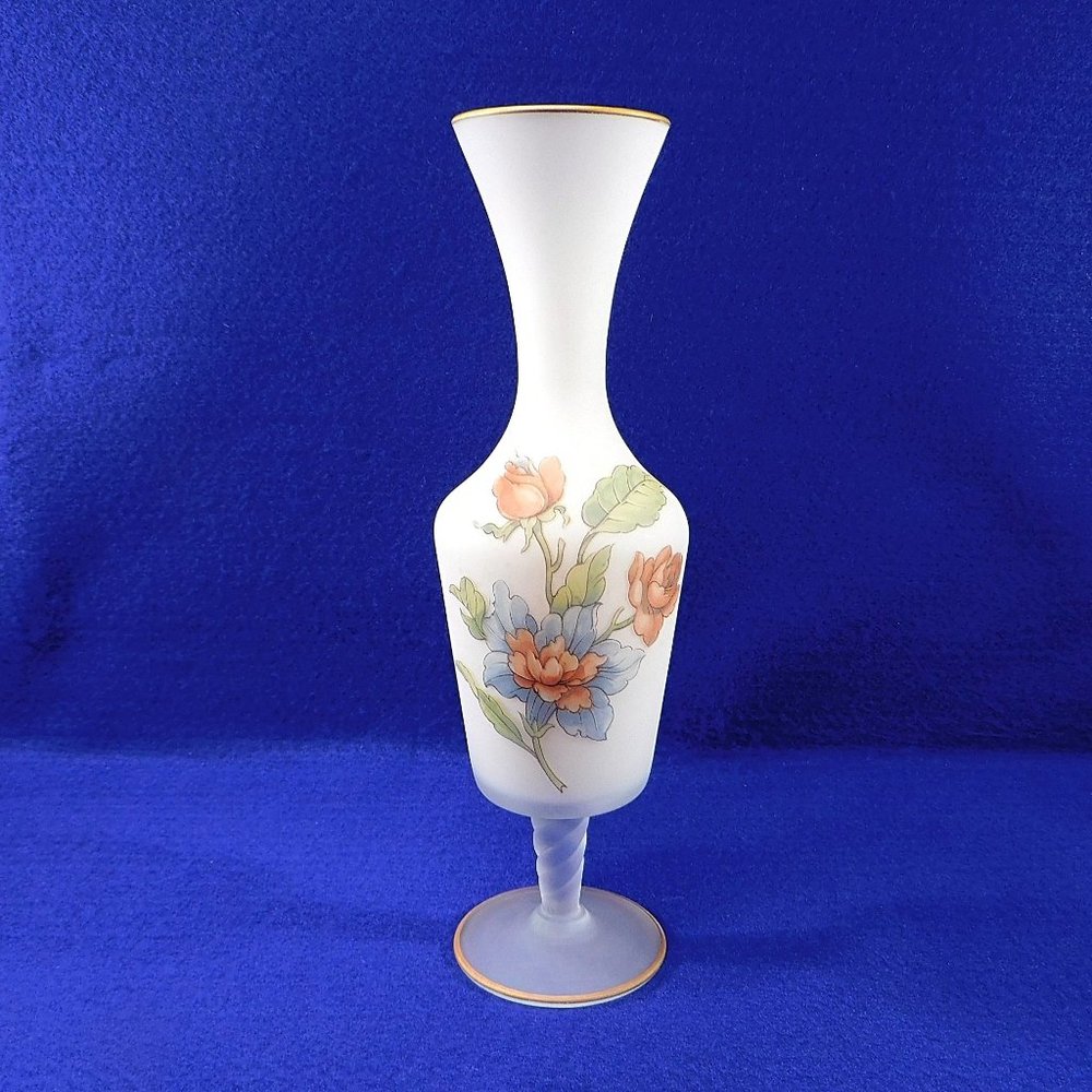 White Frosted Satin Glass Vase Italy Twisted Stem Flowers Peonies Roses 10.25"